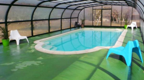 Bungalow de 2 chambres avec piscine partagee terrasse amenagee et wifi a Mejannes le Clap, Méjannes-Le-Clap